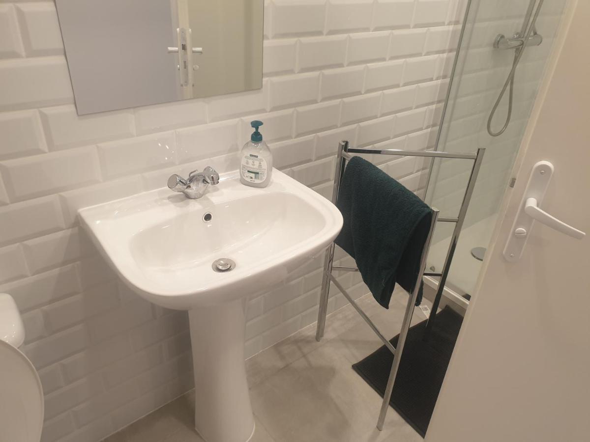Appartements Renove 2023 Proche Aeroport 5Min, Gare Sncf 2 Min, Tramway Au Pied De L'Immeuble , Parking Possible, Renovated Apartments 2023 Near The Airport 5 Min, Train Station 2 Min, Tram Next To The Building 1 Min, Parking Possible نيس المظهر الخارجي الصورة