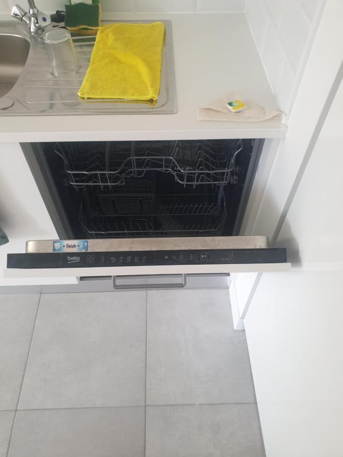Appartements Renove 2023 Proche Aeroport 5Min, Gare Sncf 2 Min, Tramway Au Pied De L'Immeuble , Parking Possible, Renovated Apartments 2023 Near The Airport 5 Min, Train Station 2 Min, Tram Next To The Building 1 Min, Parking Possible نيس المظهر الخارجي الصورة